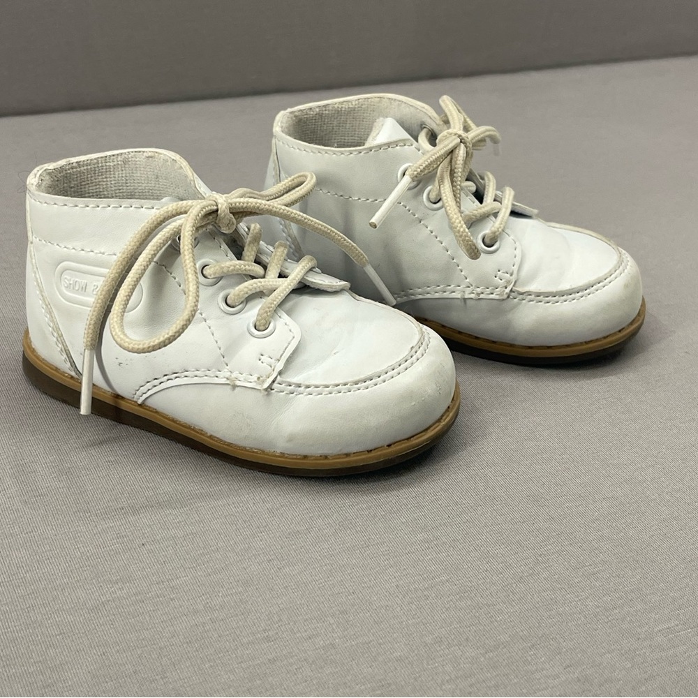 Show and tell baby shoes size 5W